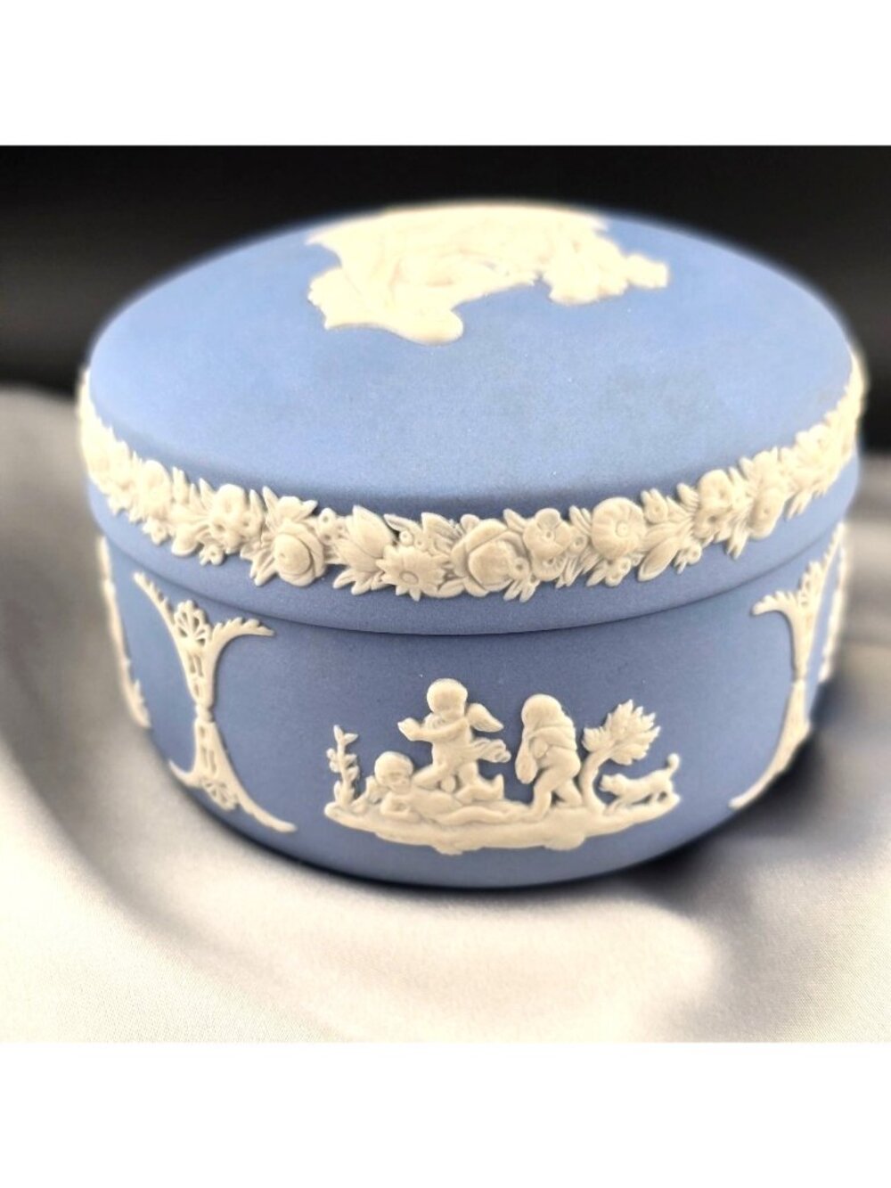 Wedgewood Blue Cupid Oracle Relief Kidney-Shaped Trinket Box